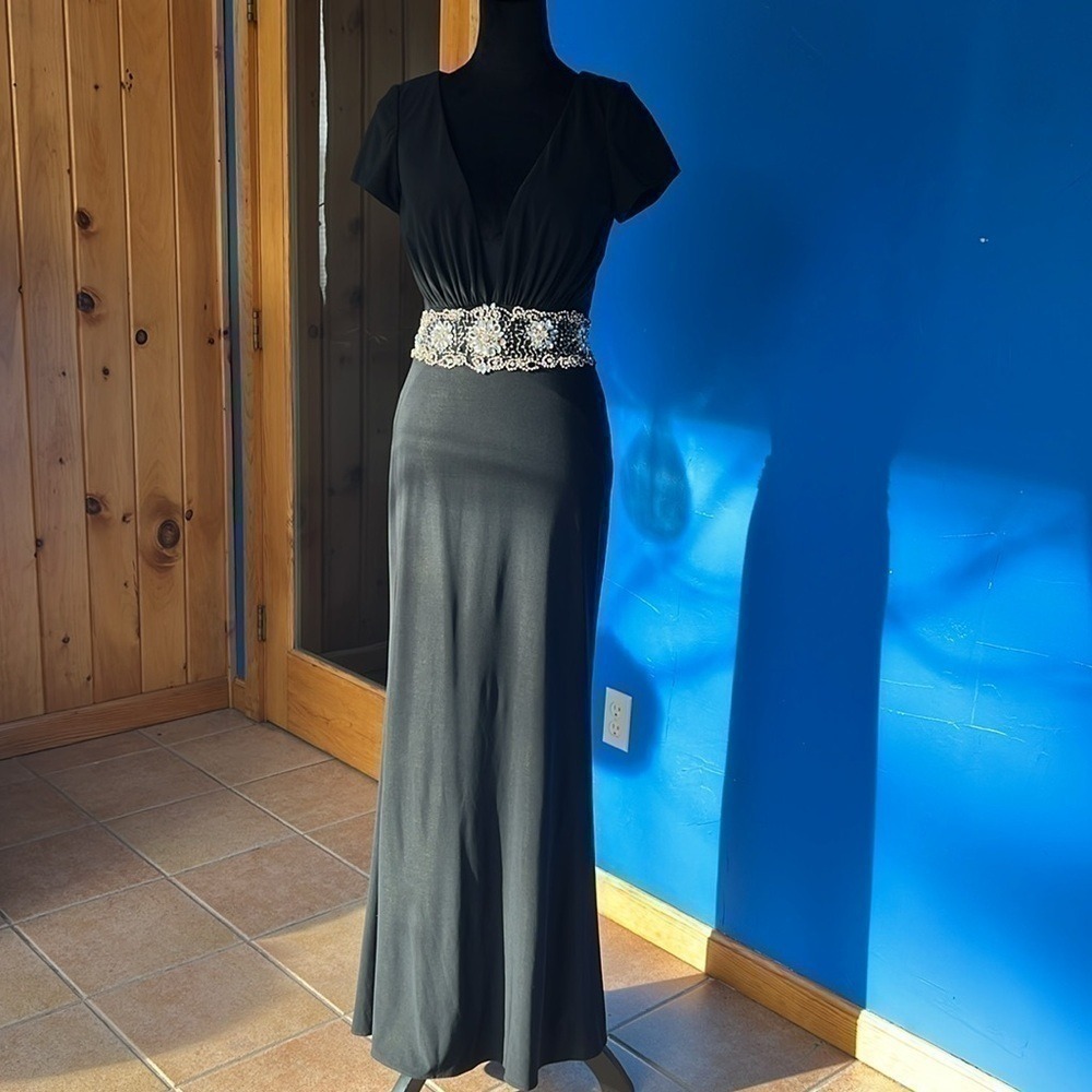 Femme Black Embellished Waist V Neck Short Sleeve Gown Formal Evening‎ Size 6